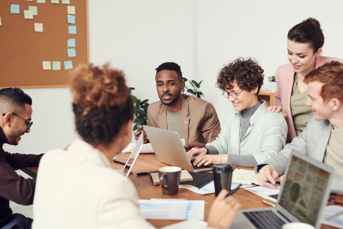Team collaborating without hierarchy